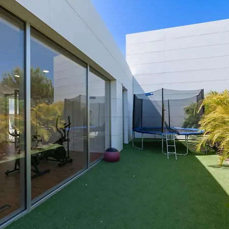 Edge Luxury Beachfront 2br With 3 Pools, Wellness, Gym Lejlighed
