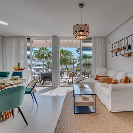 Edge Luxury Beachfront 2br With 3 Pools, Wellness, Gym Apartment Estepona