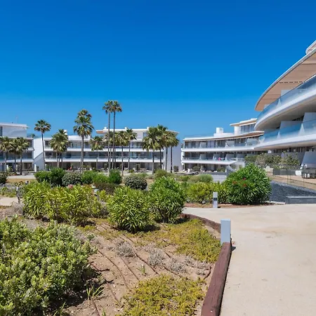 Apartment Edge Luxury Beachfront 2br With 3 Pools, Wellness, Gym *