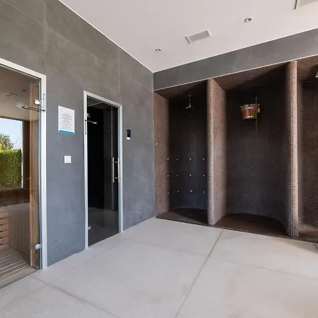Apartment Edge Luxury Beachfront 2br With 3 Pools, Wellness, Gym Estepona