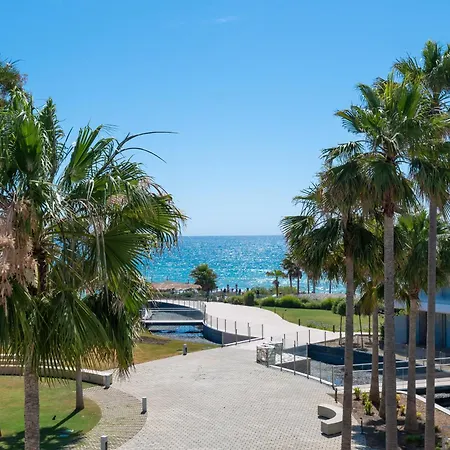 Edge Luxury Beachfront 2br With 3 Pools, Wellness, Gym Estepona