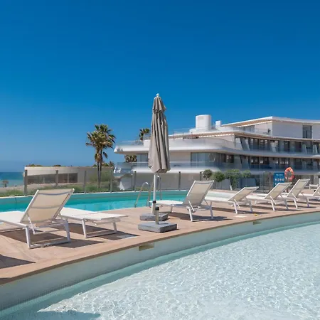 Edge Luxury Beachfront 2br With 3 Pools, Wellness, Gym Apartment *