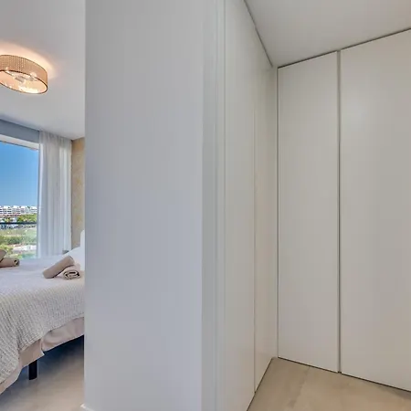 Edge Luxury Beachfront 2br With 3 Pools, Wellness, Gym Apartment Estepona
