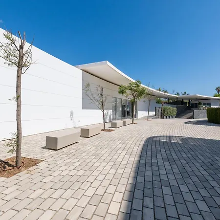 Edge Luxury Beachfront 2br With 3 Pools, Wellness, Gym Apartment Estepona