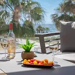 Edge Luxury Beachfront 2br With 3 Pools, Wellness, Gym * Εστεπόνα