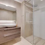 Edge Luxury Beachfront 2br With 3 Pools, Wellness, Gym *