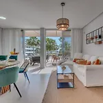 Edge Luxury Beachfront 2br With 3 Pools, Wellness, Gym Appartement Estepona