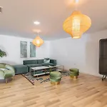 Edge Luxury Beachfront 2br With 3 Pools, Wellness, Gym Εστεπόνα