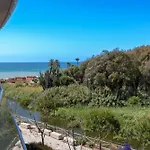 Edge Luxury Beachfront 2br With 3 Pools, Wellness, Gym