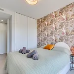 Edge Luxury Beachfront 2br With 3 Pools, Wellness, Gym