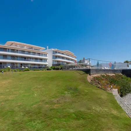 Edge Luxury Beachfront 2br With 3 Pools, Wellness, Gym