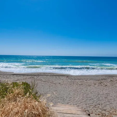 Edge Luxury Beachfront 2br With 3 Pools, Wellness, Gym Estepona