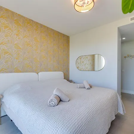 Edge Luxury Beachfront 2br With 3 Pools, Wellness, Gym Lejlighed