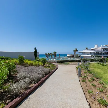 Edge Luxury Beachfront 2br With 3 Pools, Wellness, Gym Lejlighed