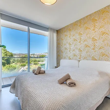 Edge Luxury Beachfront 2br With 3 Pools, Wellness, Gym Lejlighed
