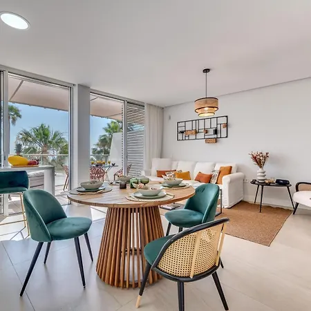 Edge Luxury Beachfront 2br With 3 Pools, Wellness, Gym Lejlighed