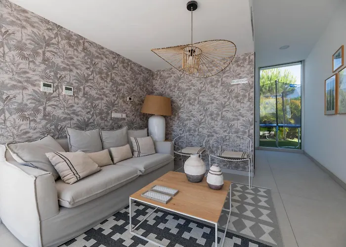 Edge Luxury Beachfront 2br With 3 Pools, Wellness, Gym Estepona