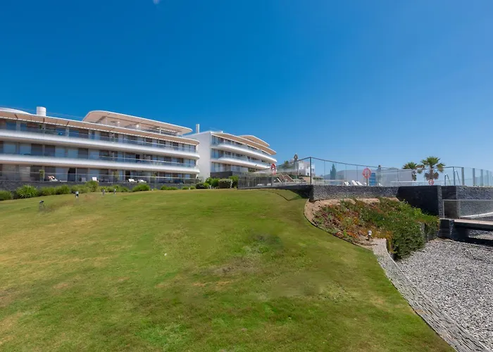 Edge Luxury Beachfront 2br With 3 Pools, Wellness, Gym