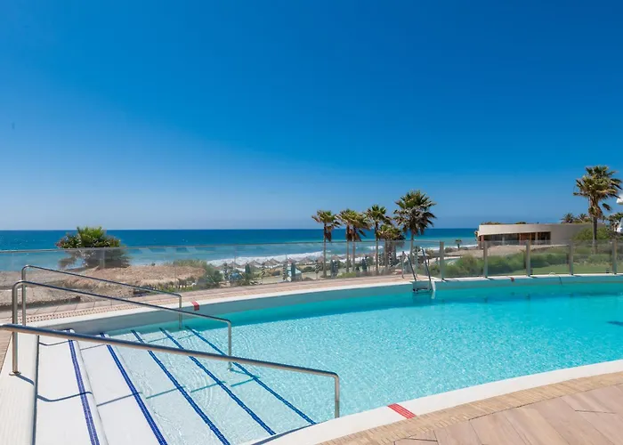 Edge Luxury Beachfront 2br With 3 Pools, Wellness, Gym Apartament Estepona