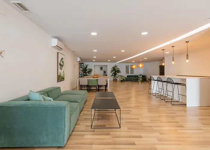 Edge Luxury Beachfront 2br With 3 Pools, Wellness, Gym