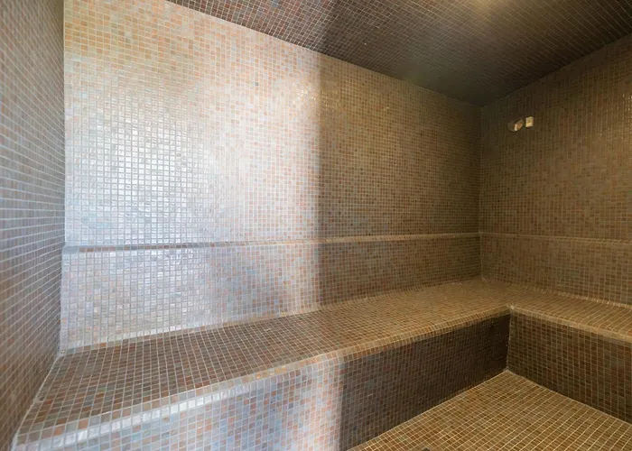 Edge Luxury Beachfront 2br With 3 Pools, Wellness, Gym