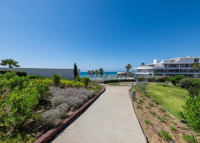 Edge Luxury Beachfront 2br With 3 Pools, Wellness, Gym Apartament