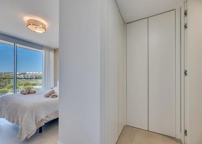 Edge Luxury Beachfront 2br With 3 Pools, Wellness, Gym Apartament Estepona