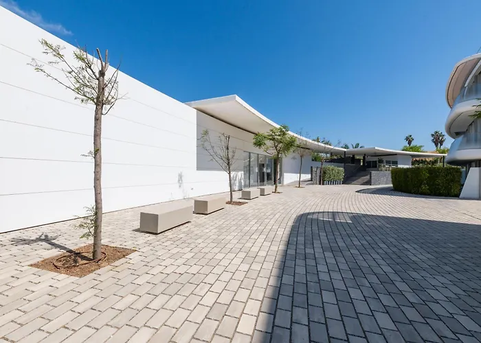 Edge Luxury Beachfront 2br With 3 Pools, Wellness, Gym Apartament Estepona