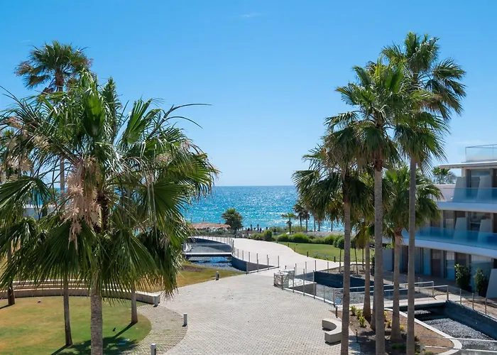 Edge Luxury Beachfront 2br With 3 Pools, Wellness, Gym Estepona