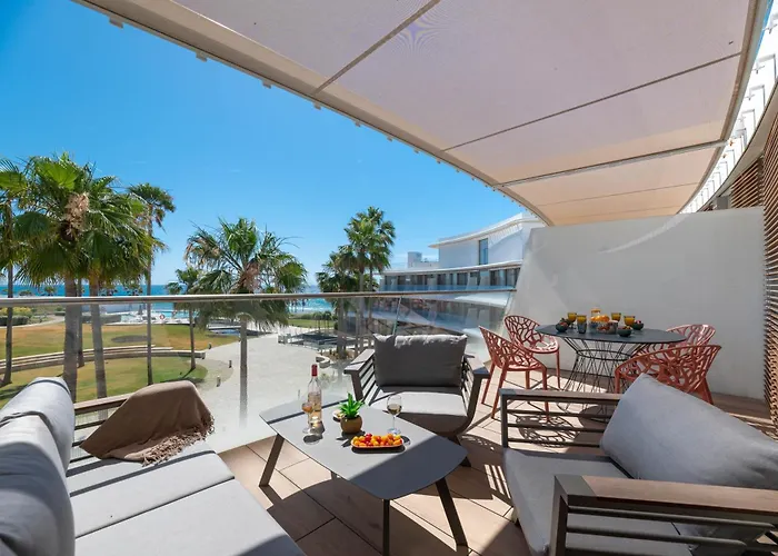 Edge Luxury Beachfront 2br With 3 Pools, Wellness, Gym Estepona