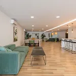 Edge Luxury Beachfront 2br With 3 Pools, Wellness, Gym